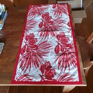 Red & White Short Table Runner